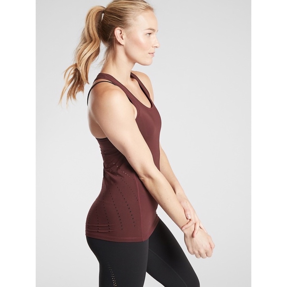 Athleta Shanti Laser Cut Perforated Athletic Tank Antique Burgundy Sz Medium